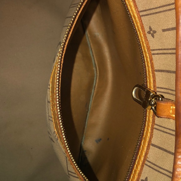 Louis Vuitton Neverfull MM - Picture 10 of 12
